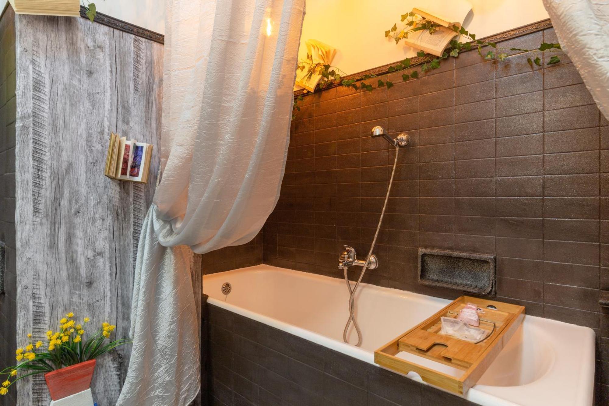 Lodge&Art Hostel Триест Екстериор снимка