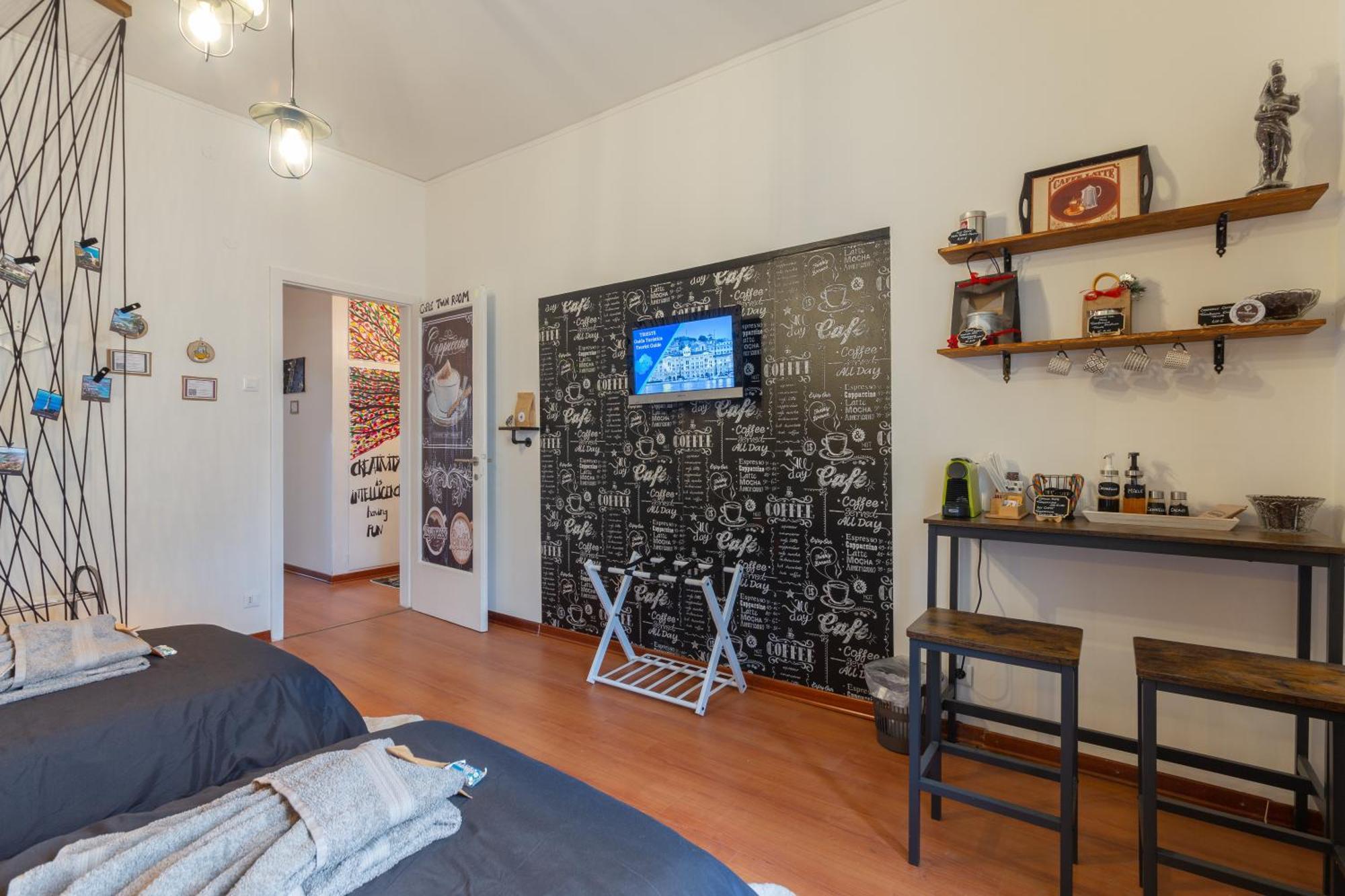 Lodge&Art Hostel Триест Екстериор снимка