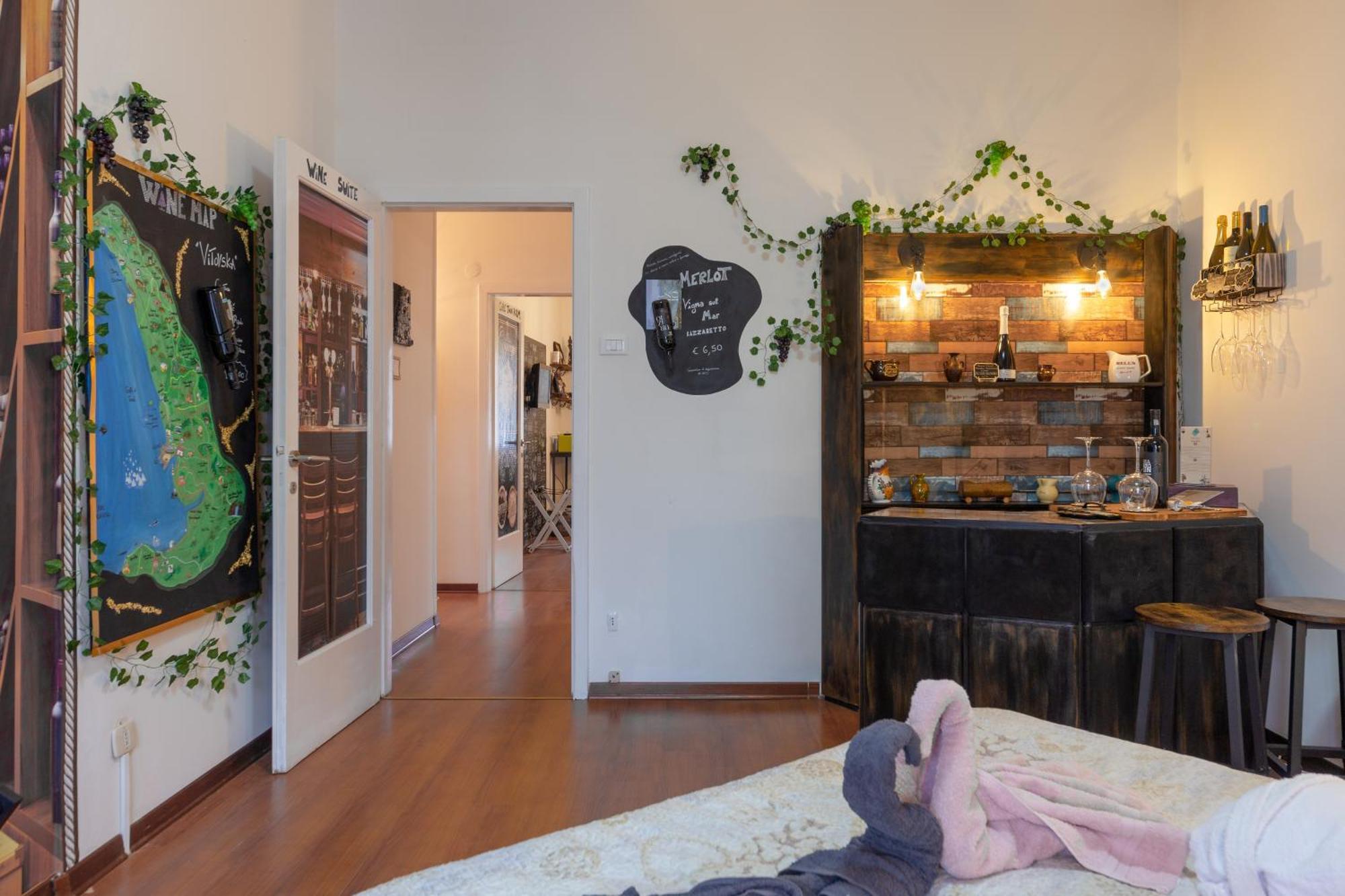Lodge&Art Hostel Триест Екстериор снимка